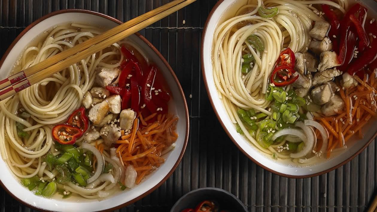 Tallarines en caldo al estilo oriental Tallarines en caldo al estilo oriental