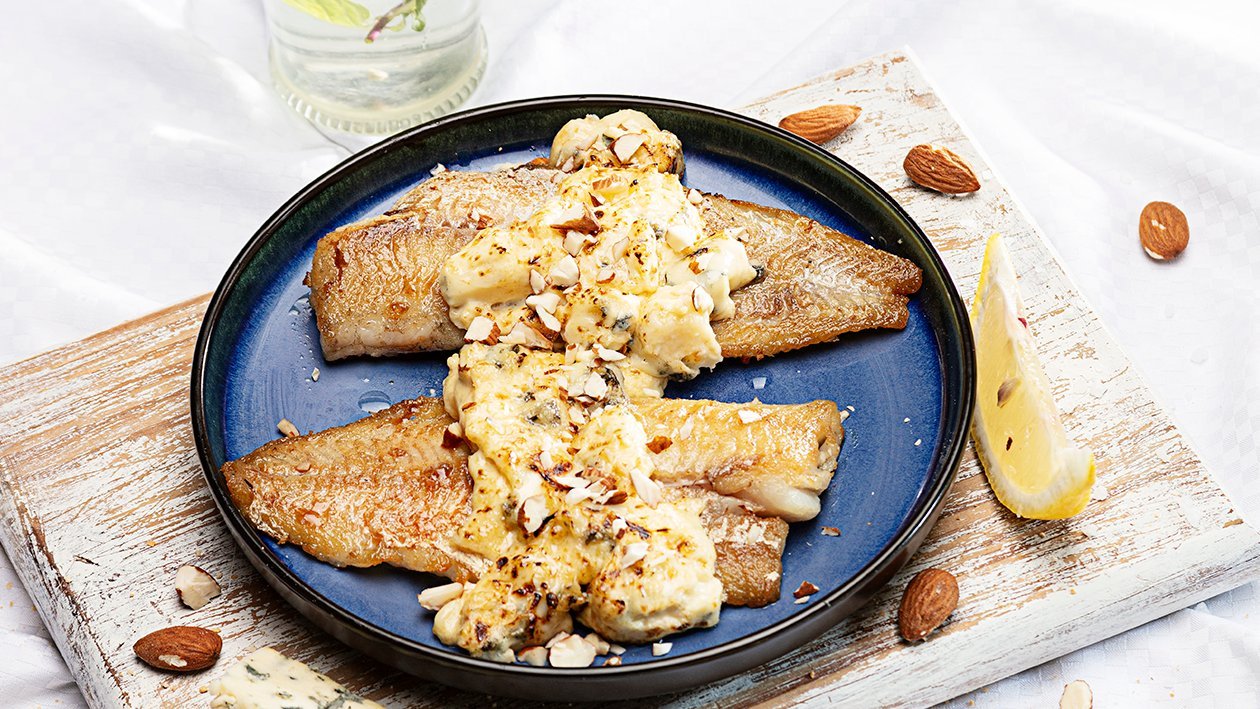 Lenguado con Gratin de Almendras y Queso Azul Lenguado con Gratin de Almendras y Queso Azul