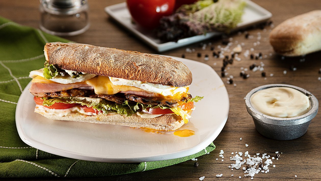 Sándwich de Vegetales Grillados y Queso Brie Sándwich de Vegetales Grillados y Queso Brie