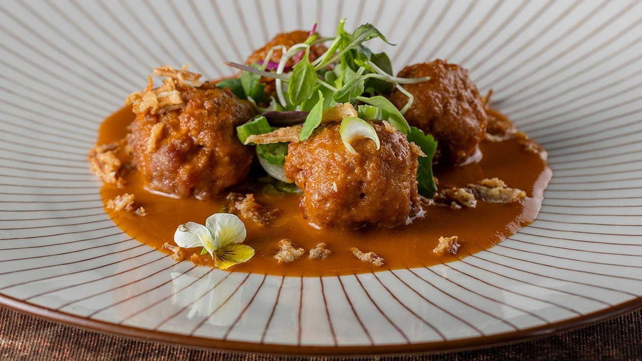 Albóndigas de cerdo ibérico con demiglace y curry rojo Albóndigas de cerdo ibérico con demiglace y curry rojo