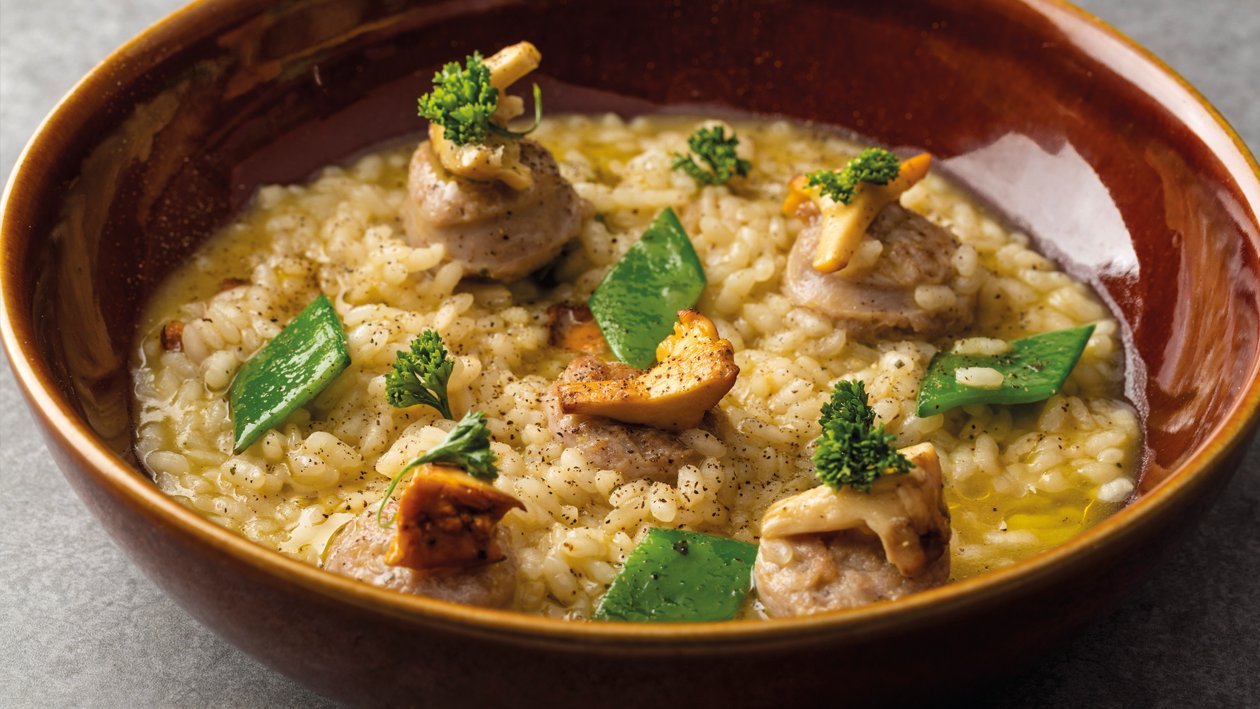 Arroz meloso con setas, longaniza y tirabeques Arroz meloso con setas, longaniza y tirabeques