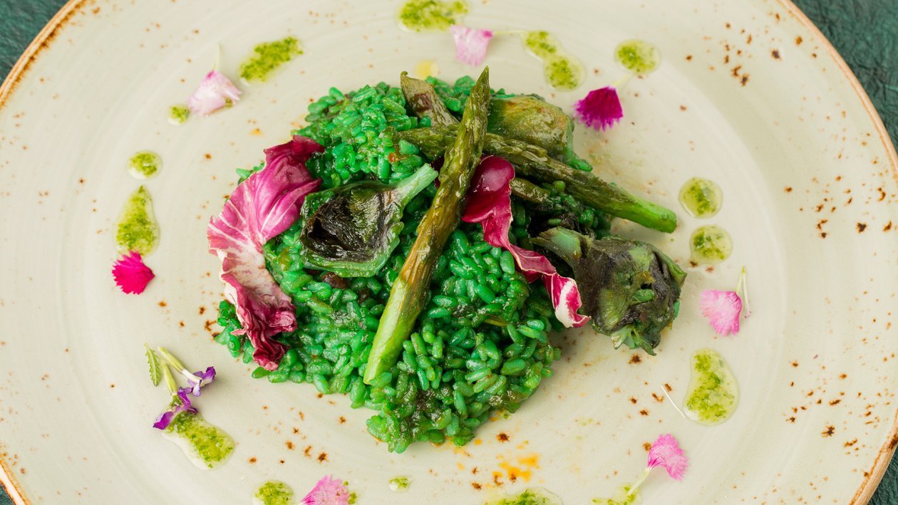 Arroz verde con coulis de pimientos tirabeques y alcachofas Arroz verde con coulis de pimientos tirabeques y alcachofas