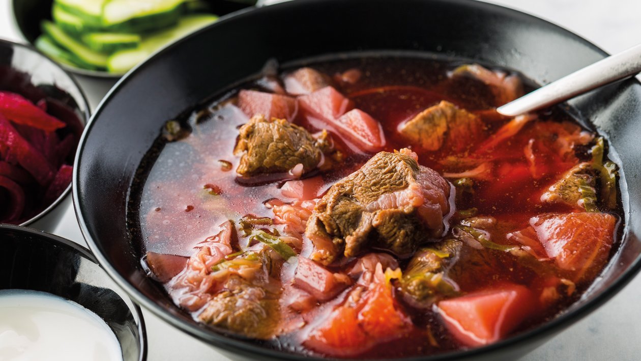 Borsch caliente de ternera Borsch caliente de ternera
