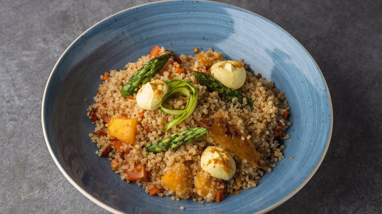 Bulgur con mango especiado, variado de cherry y salsa espumosa de yogur Bulgur con mango especiado, variado de cherry y salsa espumosa de yogur