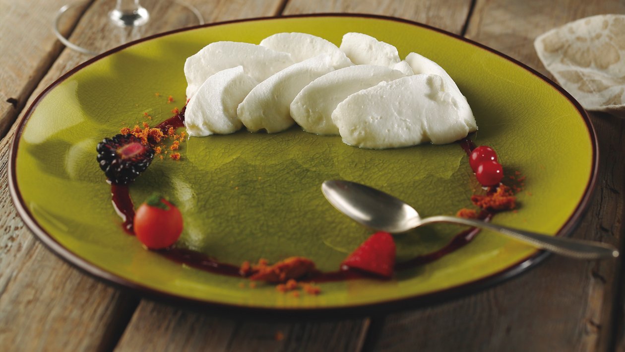 Chantilly caramelizado con frutos rojos Chantilly caramelizado con frutos rojos