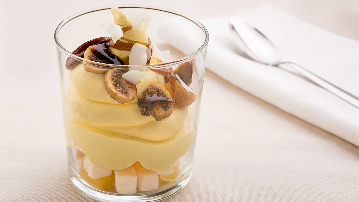 Crema catalana con manzana, higos caramelizados y coco confitado Crema catalana con manzana, higos caramelizados y coco confitado