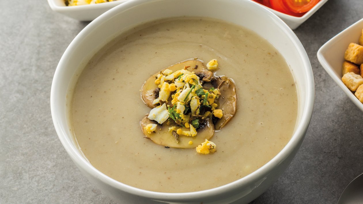 Crema de champiñones con picada provenzal Crema de champiñones con picada provenzal