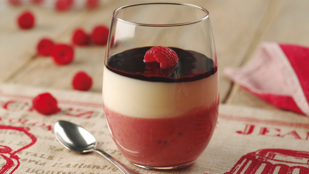 Crema de frambuesa cuajada con espejo de chocolate Crema de frambuesa cuajada con espejo de chocolate