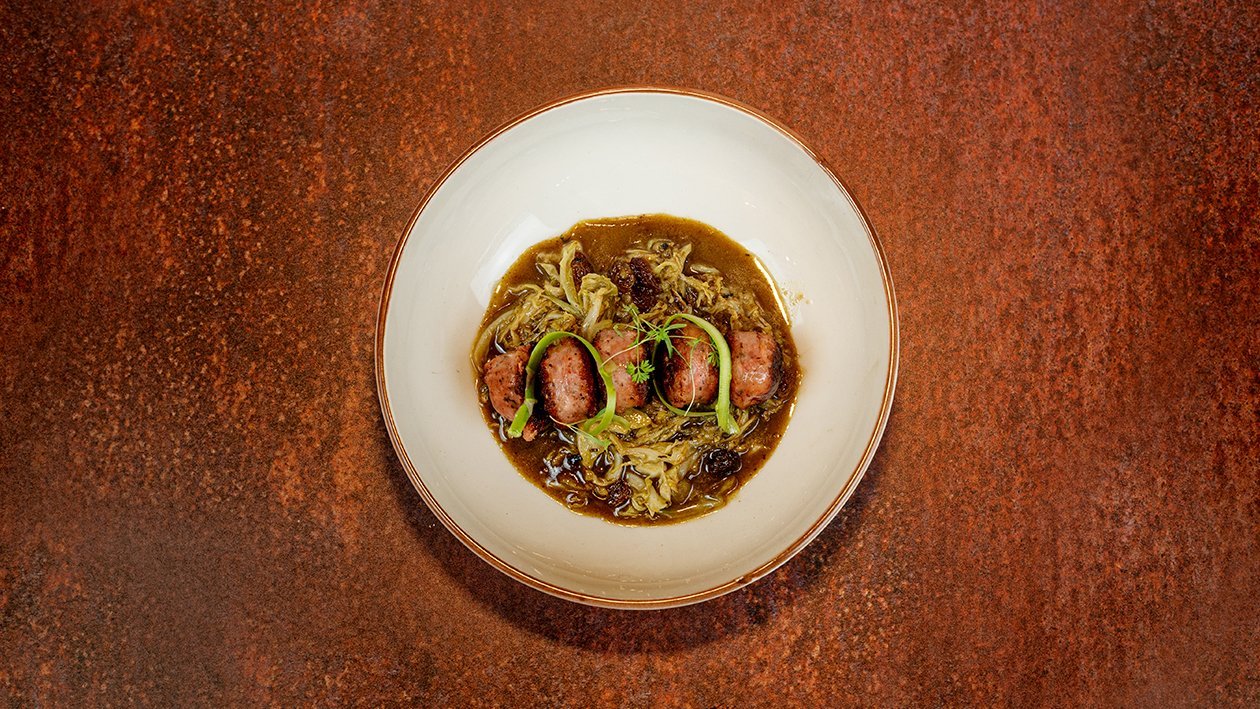 Criollo salteado con salsa teriyaki ligada y repollo guisado Criollo salteado con salsa teriyaki ligada y repollo guisado