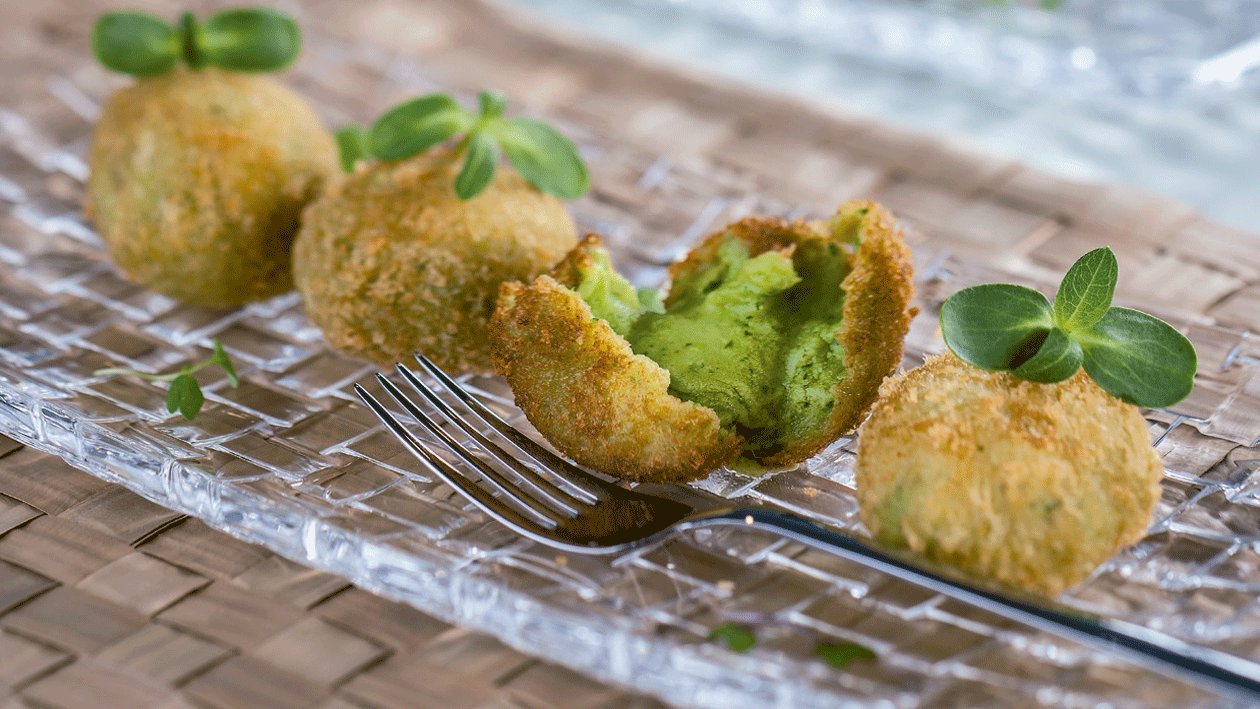 Croquetas melosas de merluza en salsa verde Croquetas melosas de merluza en salsa verde