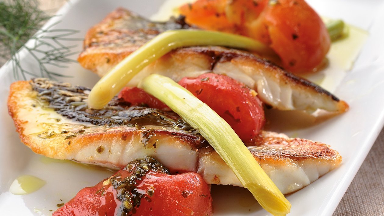Dorada salvaje con verduras tiernas confitadas Dorada salvaje con verduras tiernas confitadas