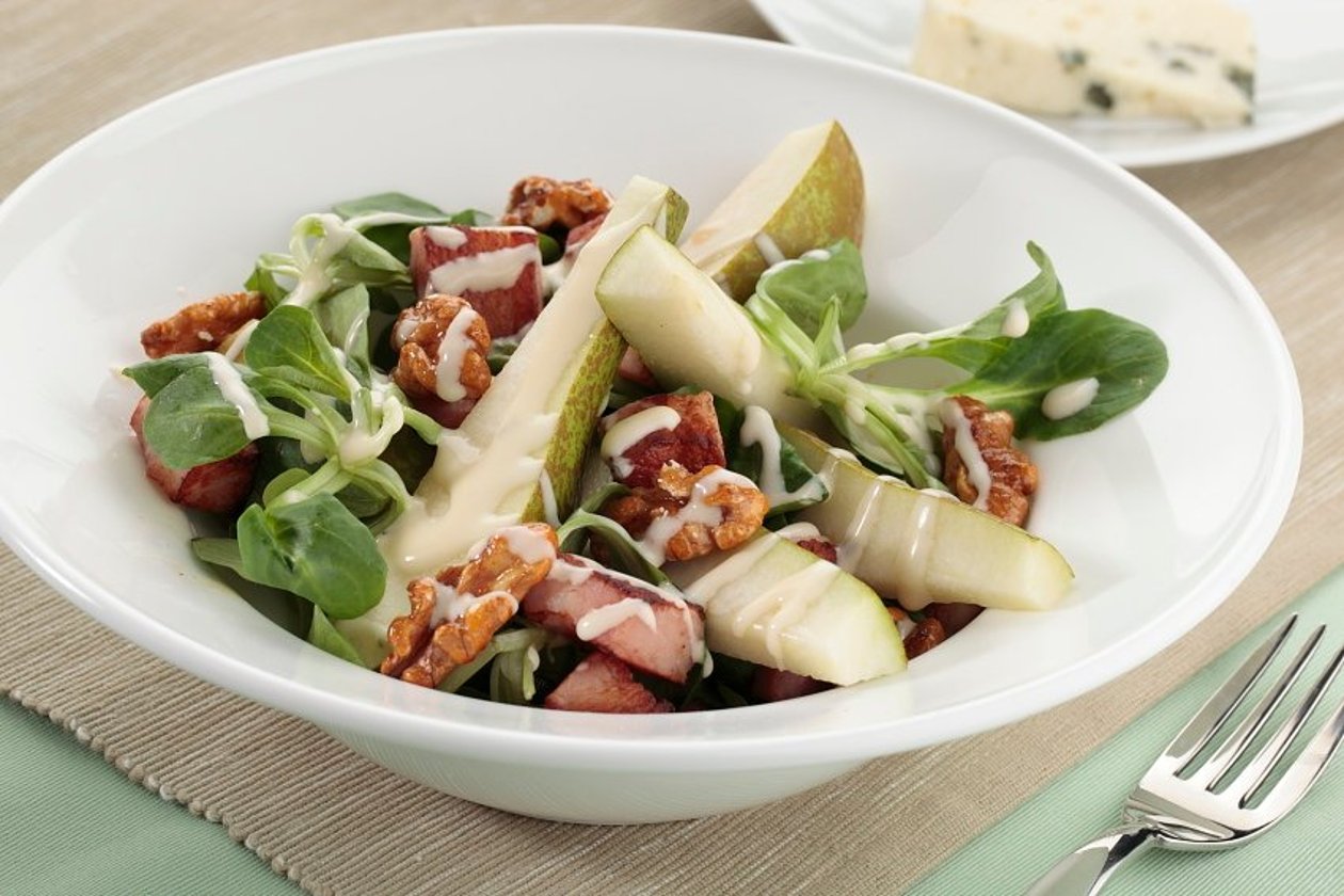 Ensalada de canónigos pera y bacon crujiente al yogur Ensalada de canónigos pera y bacon crujiente al yogur