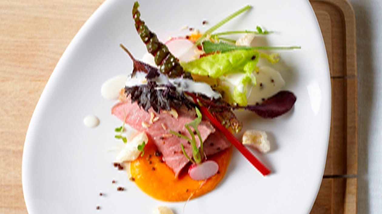 Ensalada fresca de verduritas y roastbeef Ensalada fresca de verduritas y roastbeef