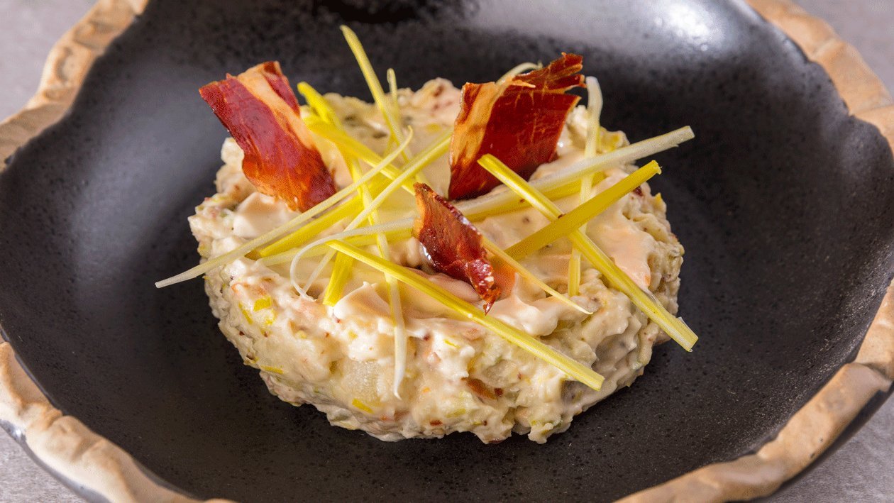 Ensaladilla Ibérica con mayonesa de huevo frito Ensaladilla Ibérica con mayonesa de huevo frito