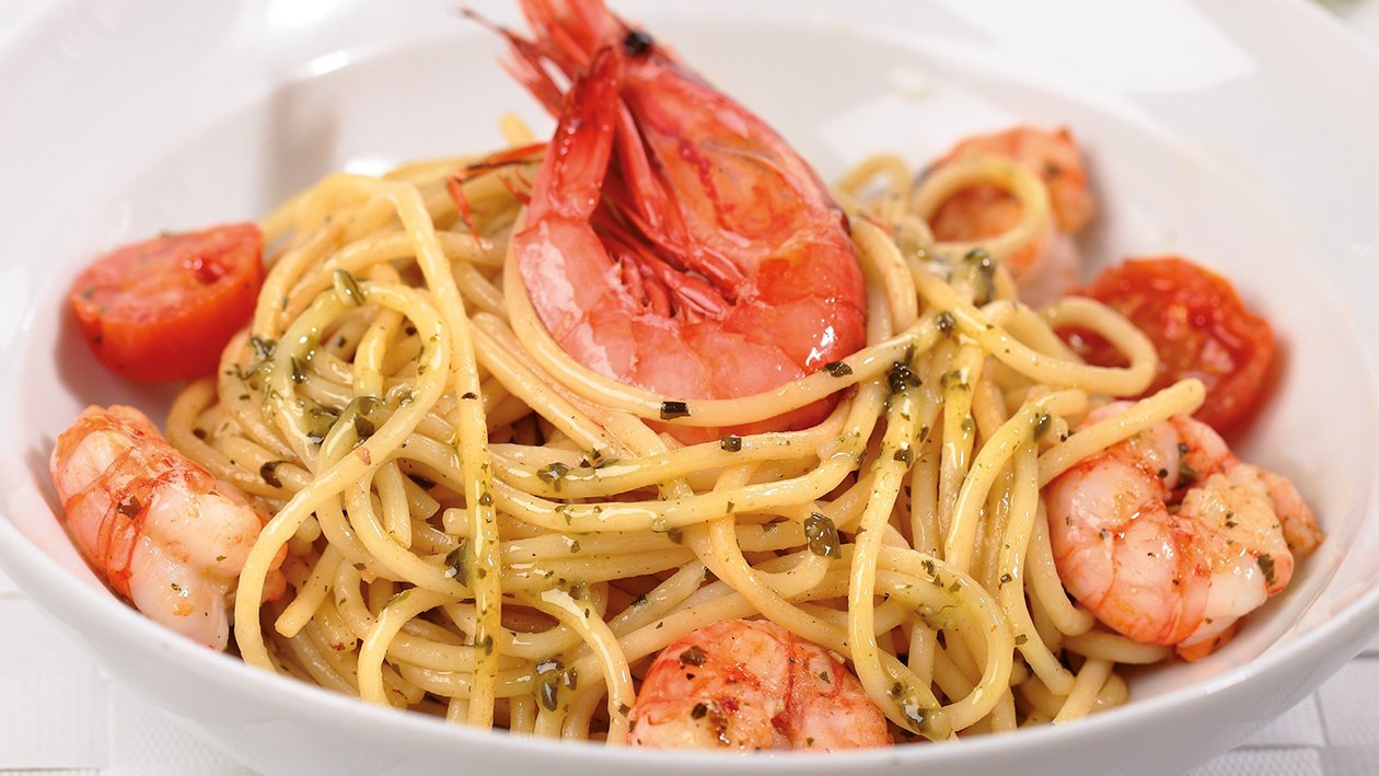 Espaguettis al pesto salteados con gamba roja Espaguettis al pesto salteados con gamba roja