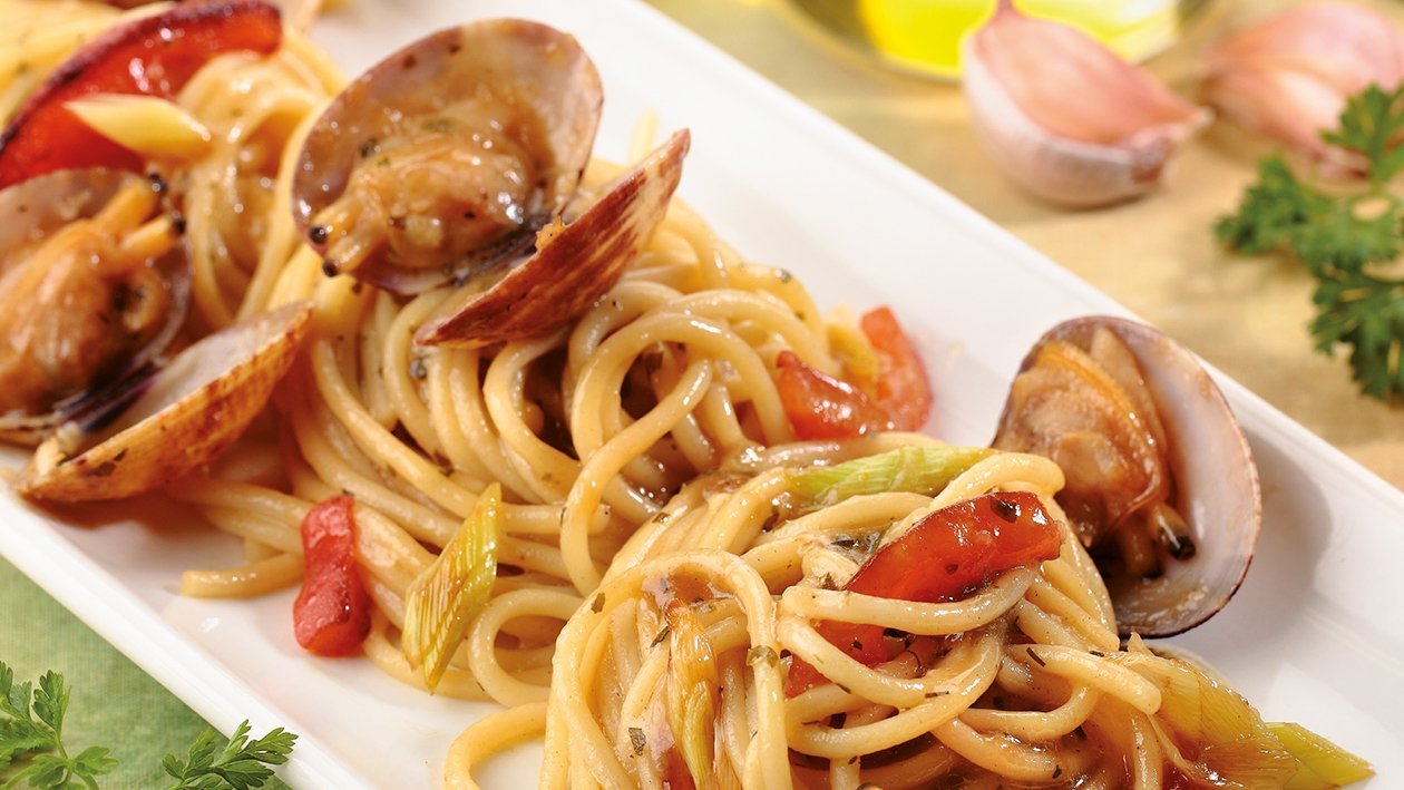 Espaguettis con almejas al ajillo Espaguettis con almejas al ajillo