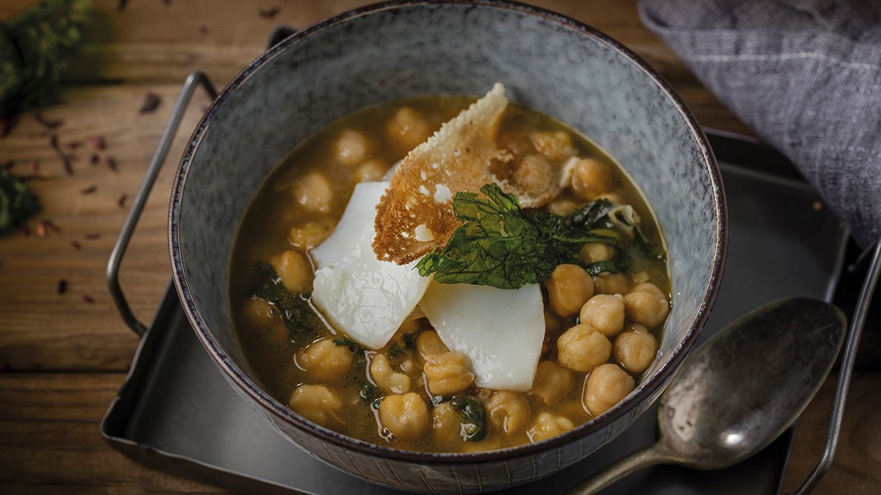 Estofado de garbanzos, espinacas y bacalao confitado con su pil pil Estofado de garbanzos, espinacas y bacalao confitado con su pil pil