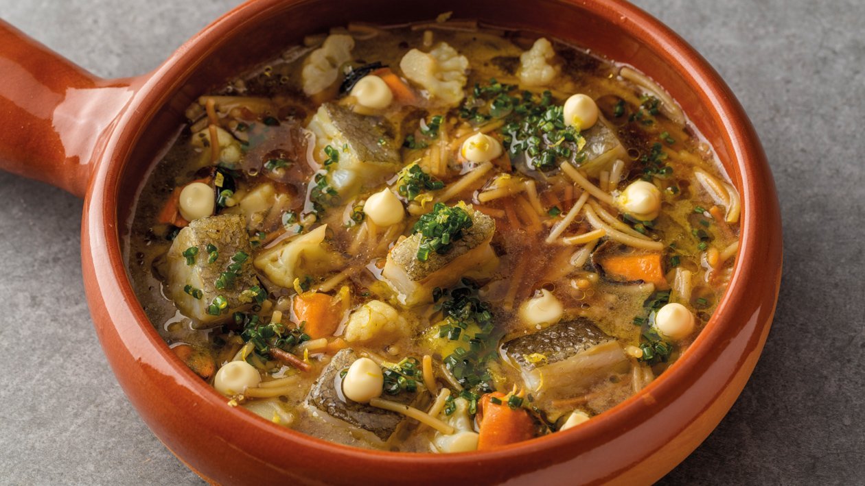 Fideuá, bacalao, mejillón y coliflor Fideuá, bacalao, mejillón y coliflor