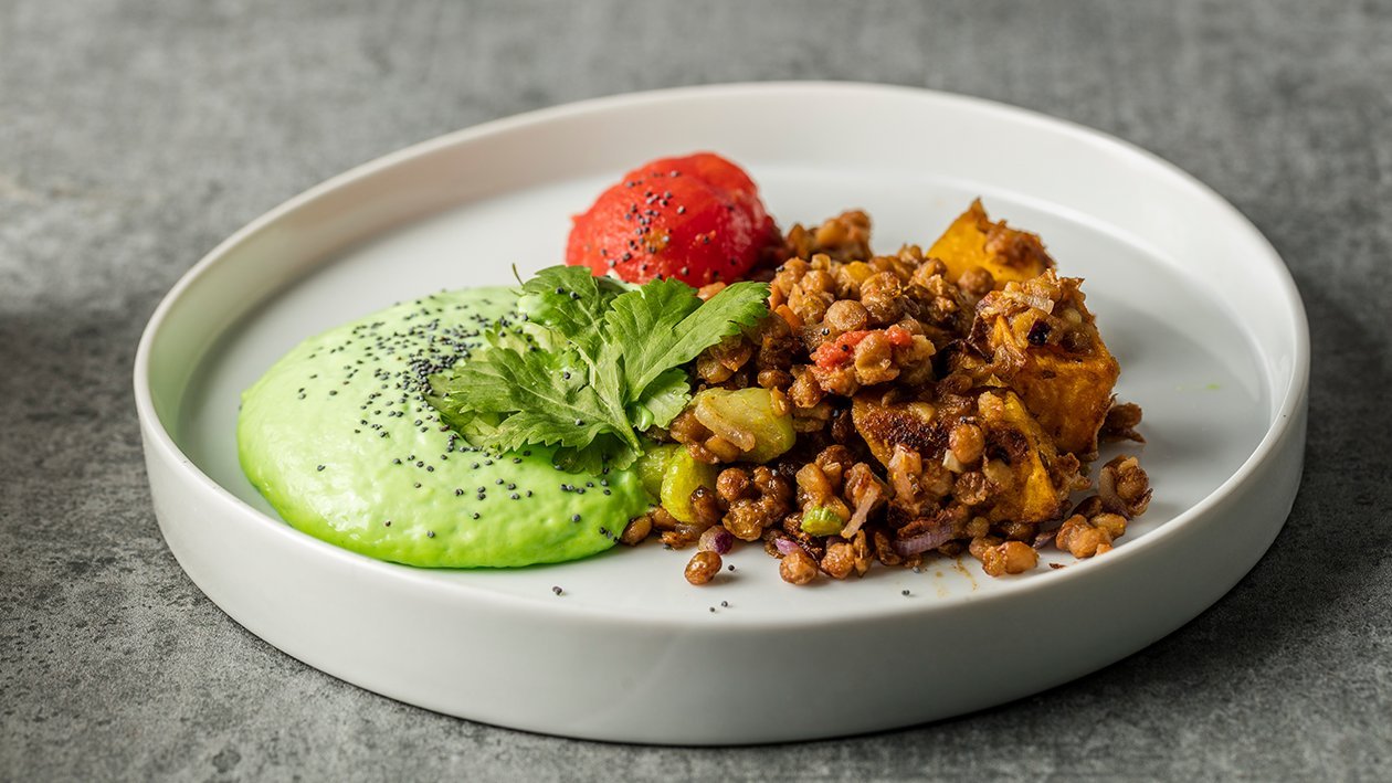 Legumbres ratatouille, tomate agripicante y crema fría de cilantro y lima Legumbres ratatouille, tomate agripicante y crema fría de cilantro y lima