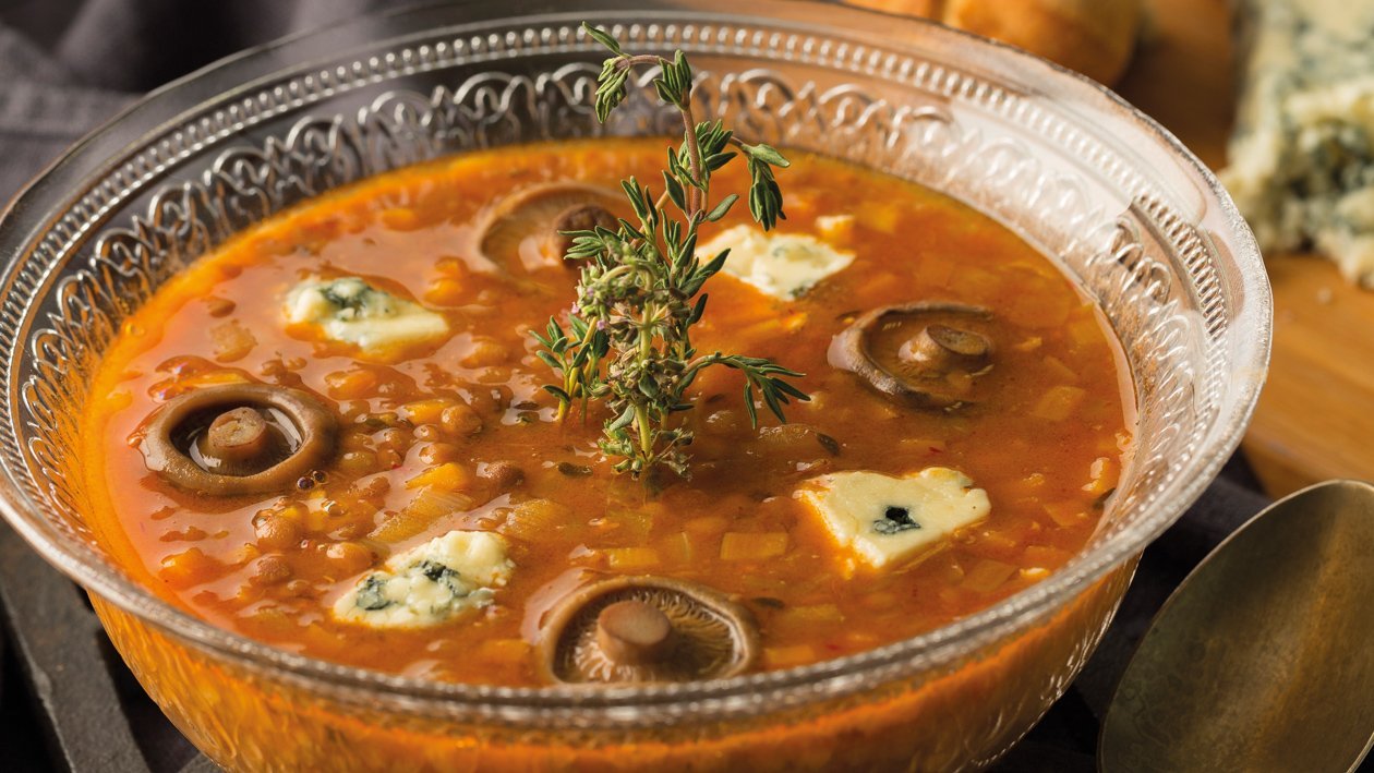 Lentejas estofadas con verduritas de temporada y queso de Tresviso Lentejas estofadas con verduritas de temporada y queso de Tresviso