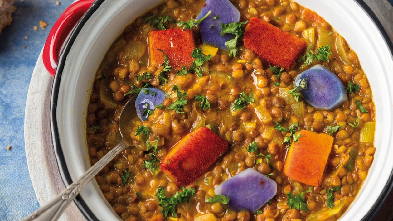 Lentejas guisadas con patata violeta, calabaza y garam massala Lentejas guisadas con patata violeta, calabaza y garam massala