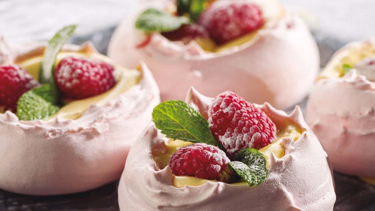 Merengue relleno de crema inglesa Merengue relleno de crema inglesa