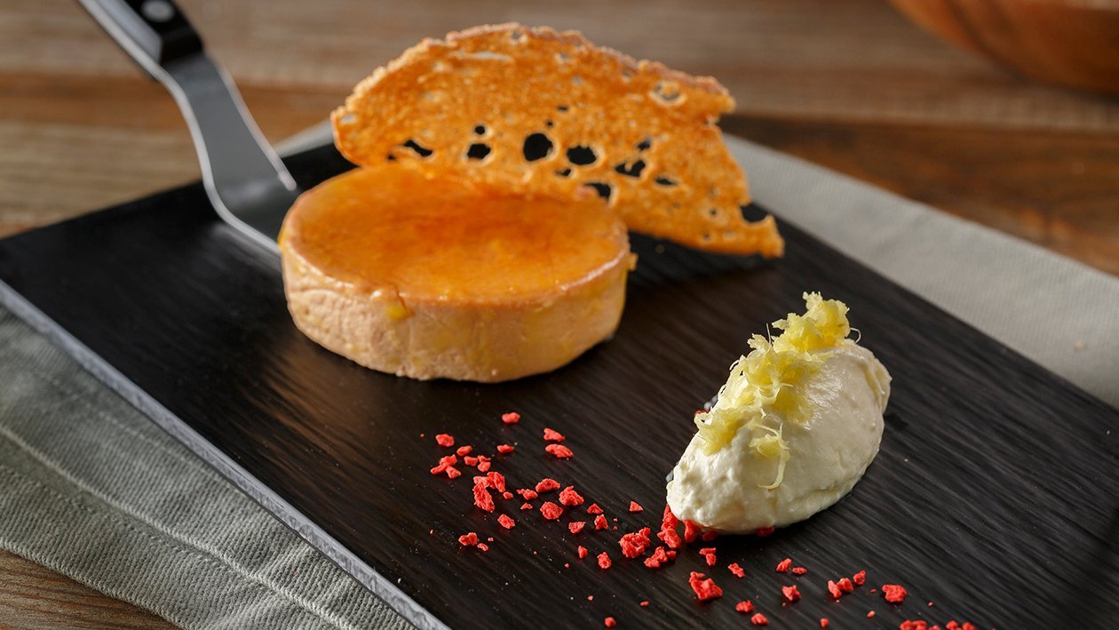 Micuit de foie con quenelle de jengibre y queso de vino dulce Micuit de foie con quenelle de jengibre y queso de vino dulce