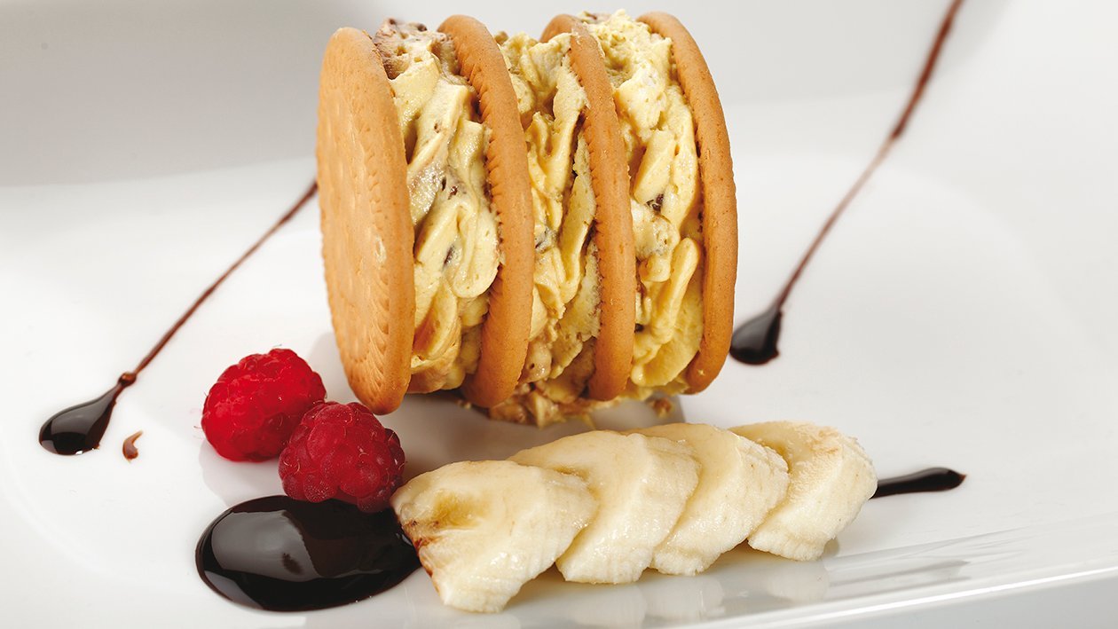 Milhojas de galleta con plátano y chocolate Milhojas de galleta con plátano y chocolate