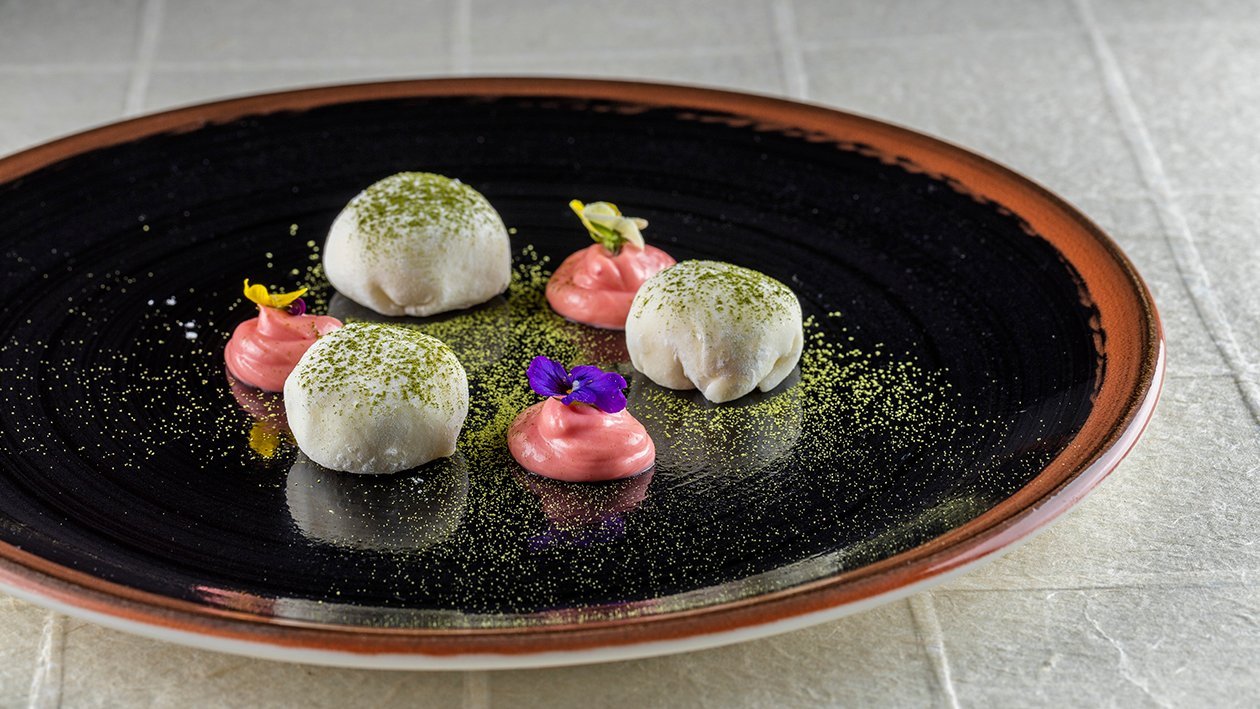Mochi relleno de Mousse de Limón Carte d'Or y té matcha Mochi relleno de Mousse de Limón Carte d'Or y té matcha