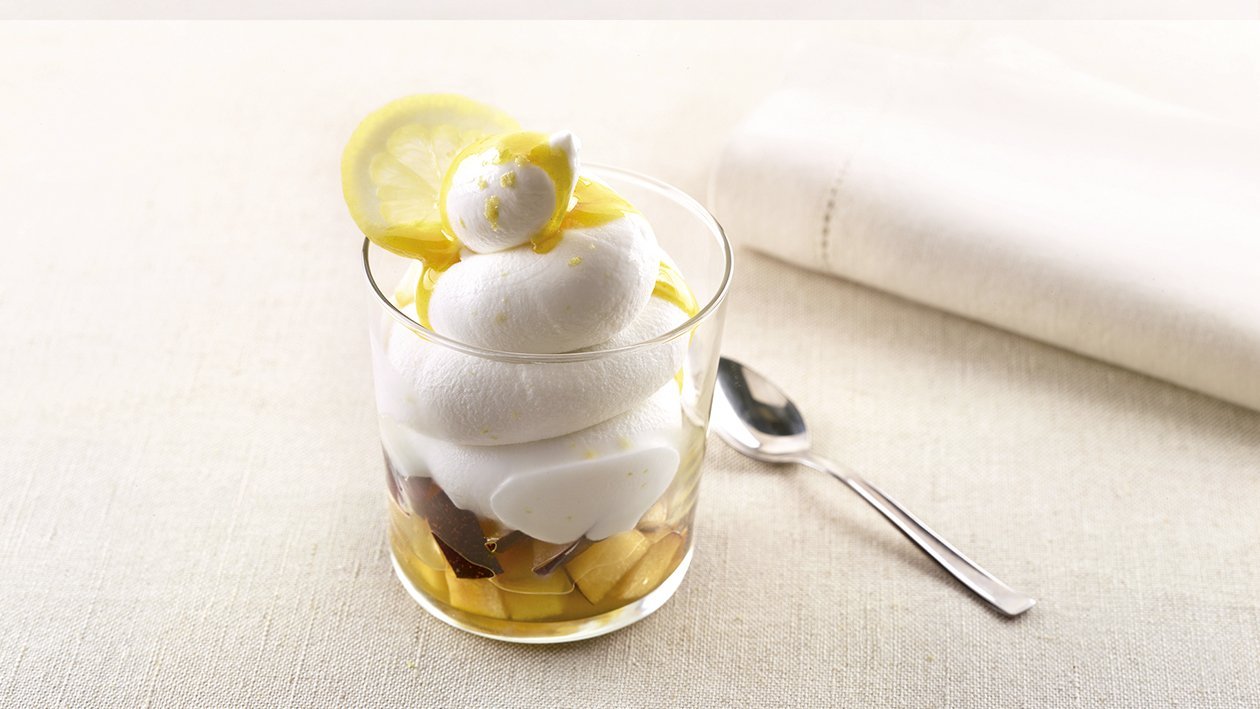 Mousse de limón con ciruelas y limoncello Mousse de limón con ciruelas y limoncello