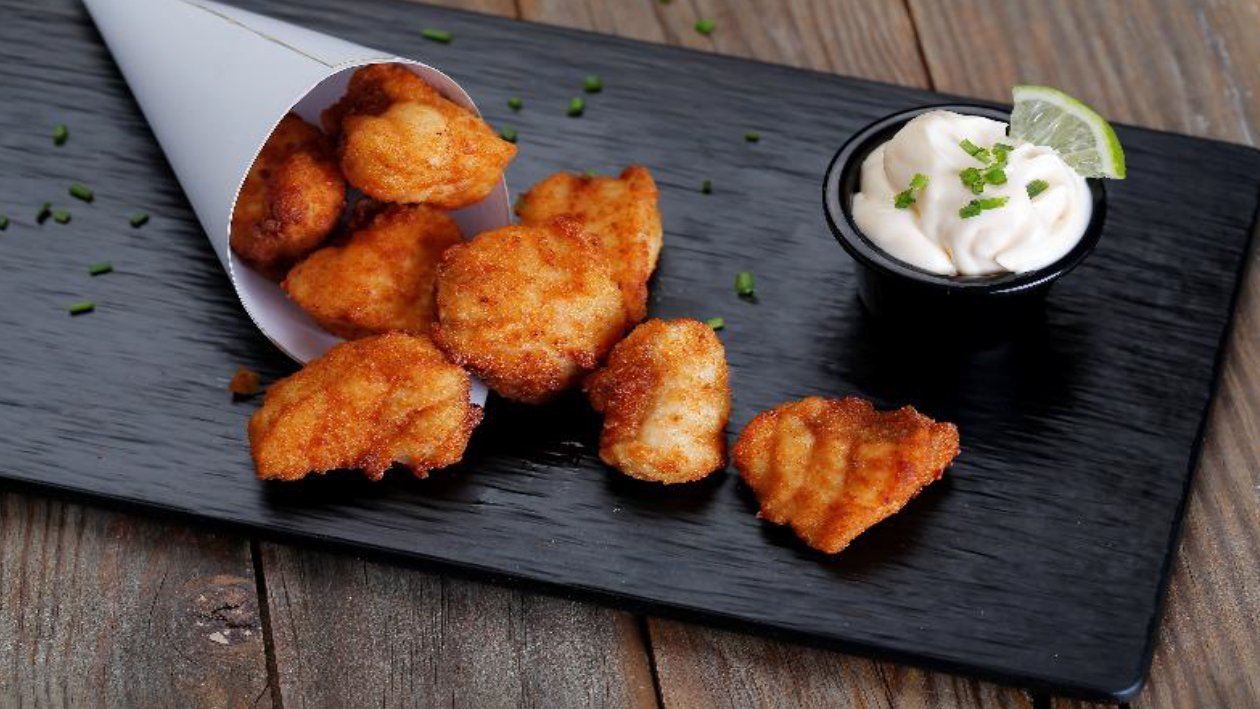 Nuggets de pescado con mayonesa cítrica de lima Nuggets de pescado con mayonesa cítrica de lima