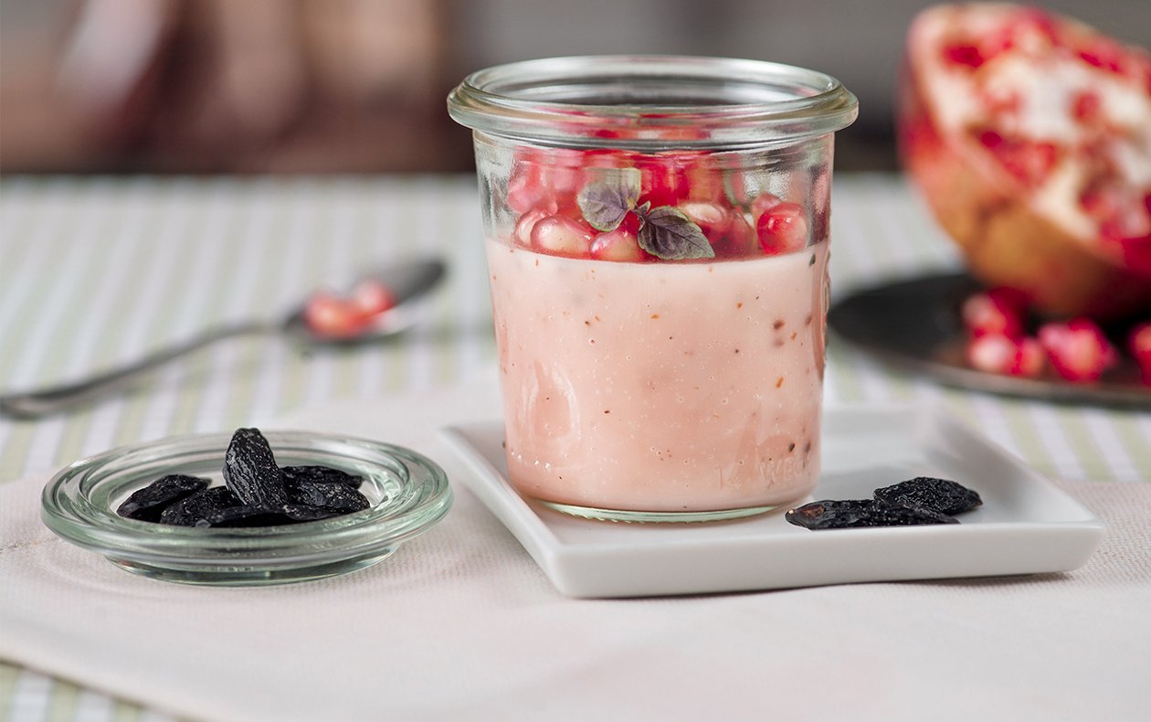 Panna cotta de granada y habas tonka Panna cotta de granada y habas tonka