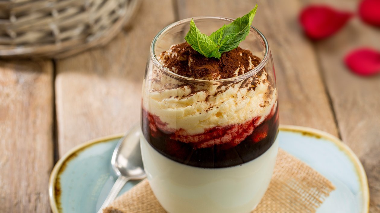 Pannacotta de vainilla, frutos rojos y mascarpone sin gluten Pannacotta de vainilla, frutos rojos y mascarpone sin gluten