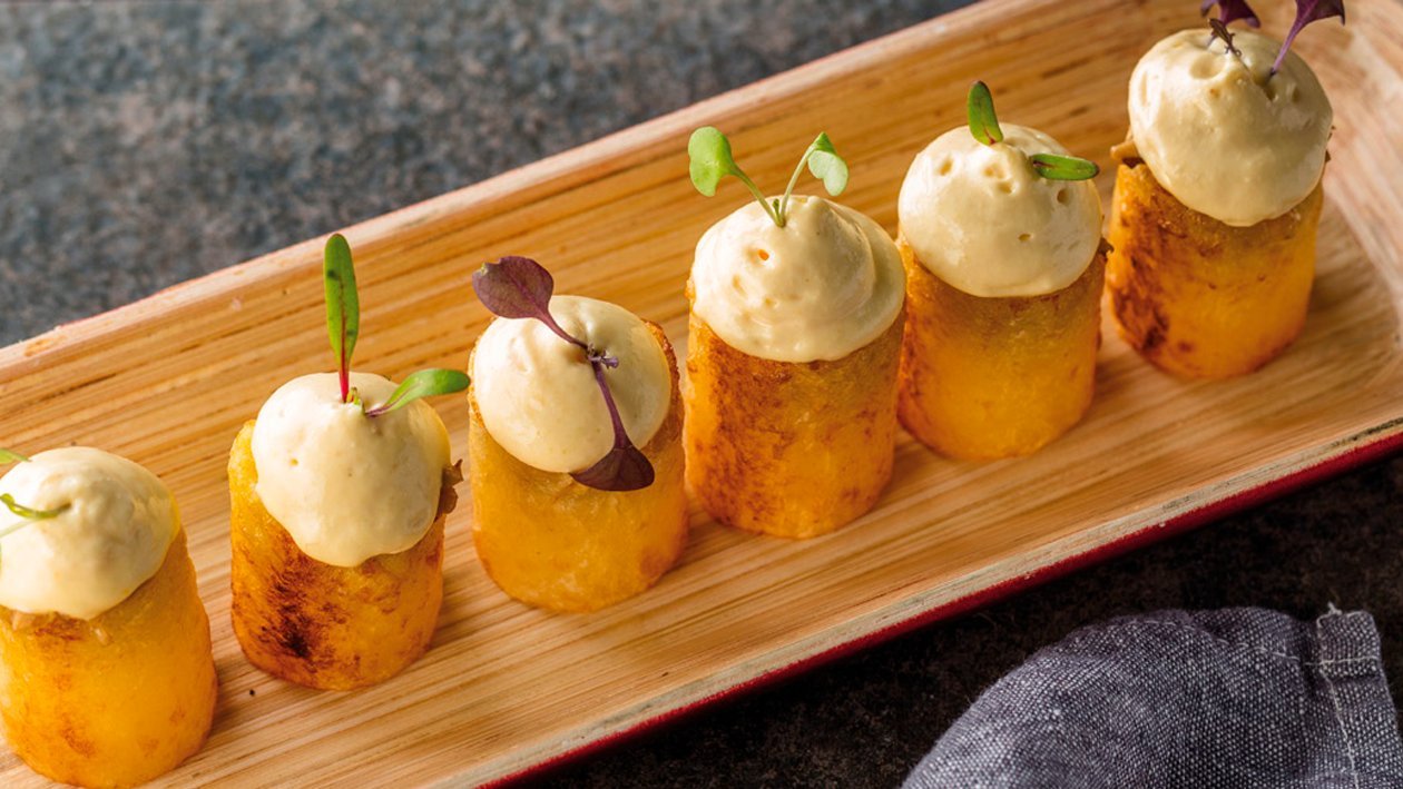 Patatas rellenas de hongos y espuma de huevo trufado Patatas rellenas de hongos y espuma de huevo trufado