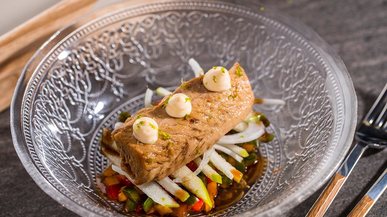 Picadillo de pimientos y cebolleta tierna, caballa y mayonesa de lima y cilantro Picadillo de pimientos y cebolleta tierna, caballa y mayonesa de lima y cilantro
