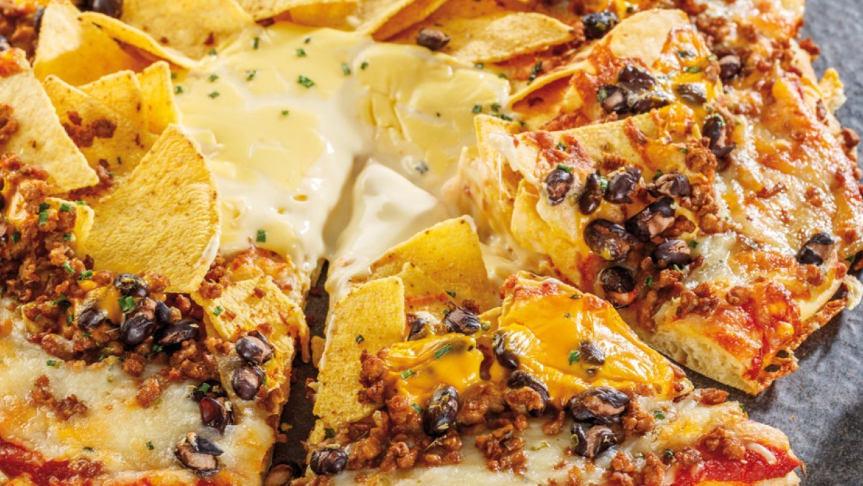 Pizza chilli, nachos & meat Pizza chilli, nachos & meat