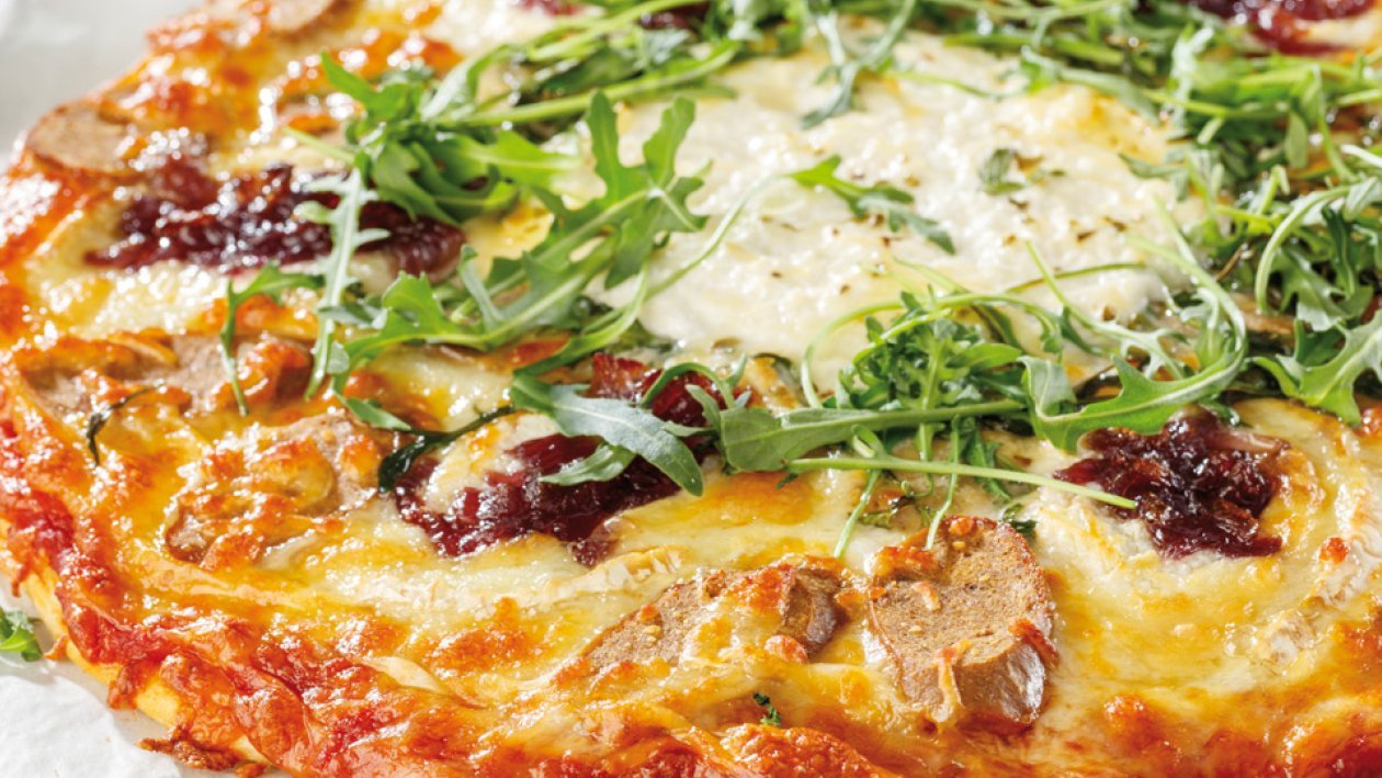 Pizza de NoBratwurst y queso de cabra Pizza de NoBratwurst y queso de cabra
