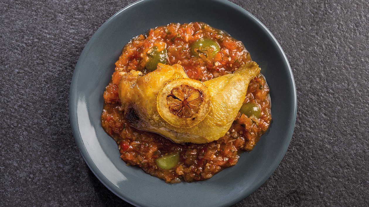 Pollo con pisto de tomate concassé y uvas Pollo con pisto de tomate concassé y uvas