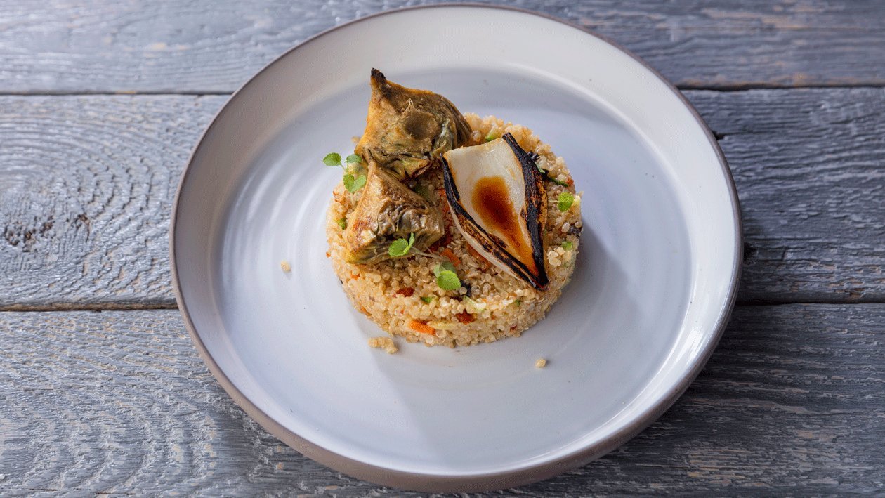Quinoa de soja y miso con piñones y alcachofa confitada Quinoa de soja y miso con piñones y alcachofa confitada