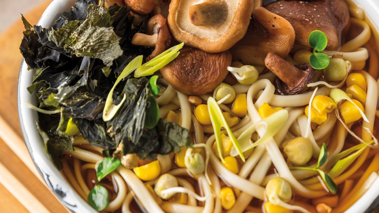 Ramen de miso, shiitake y alga wakame Ramen de miso, shiitake y alga wakame