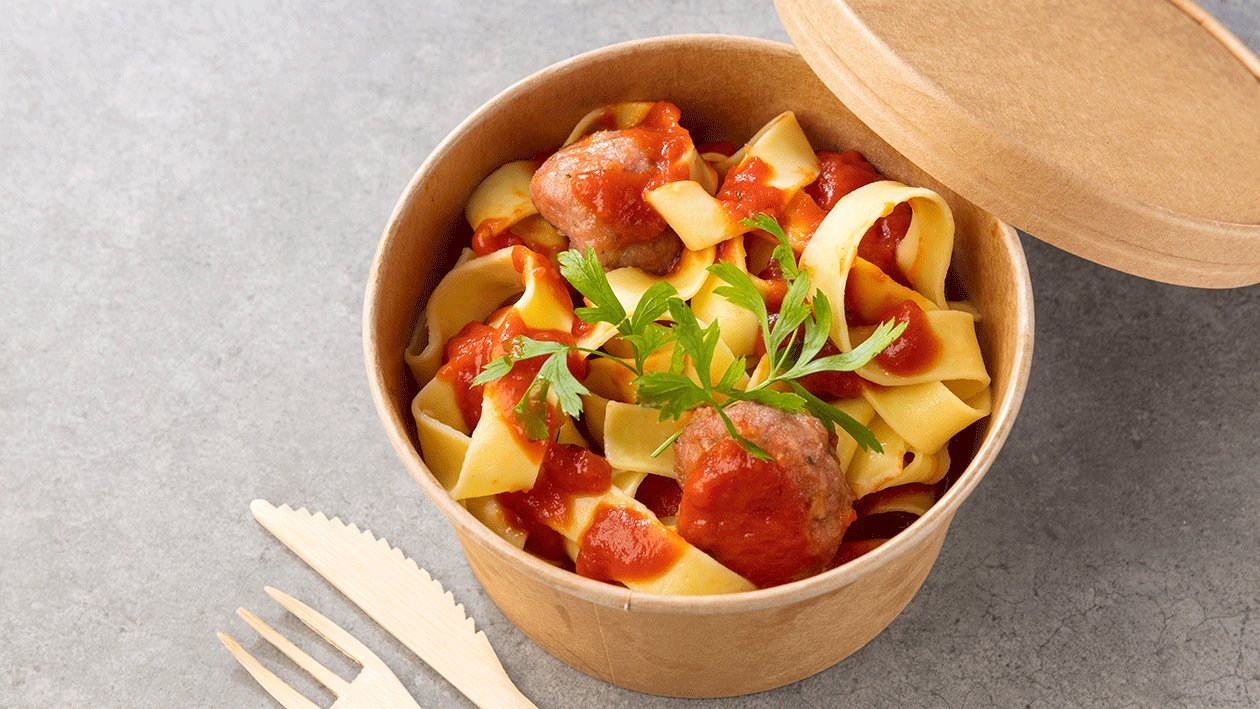 Tagliatelle con albóndigas a la rabiata Tagliatelle con albóndigas a la rabiata