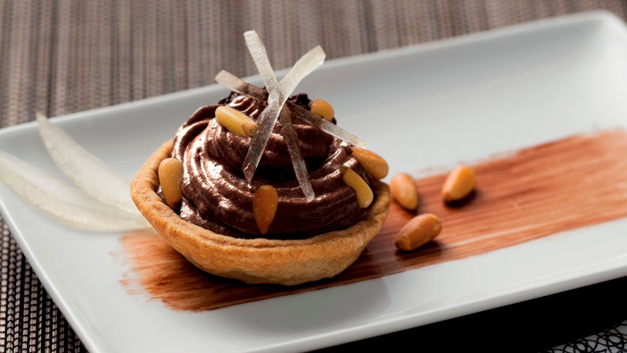 Tartaleta de mousse de chocolate y limón con piñones Tartaleta de mousse de chocolate y limón con piñones