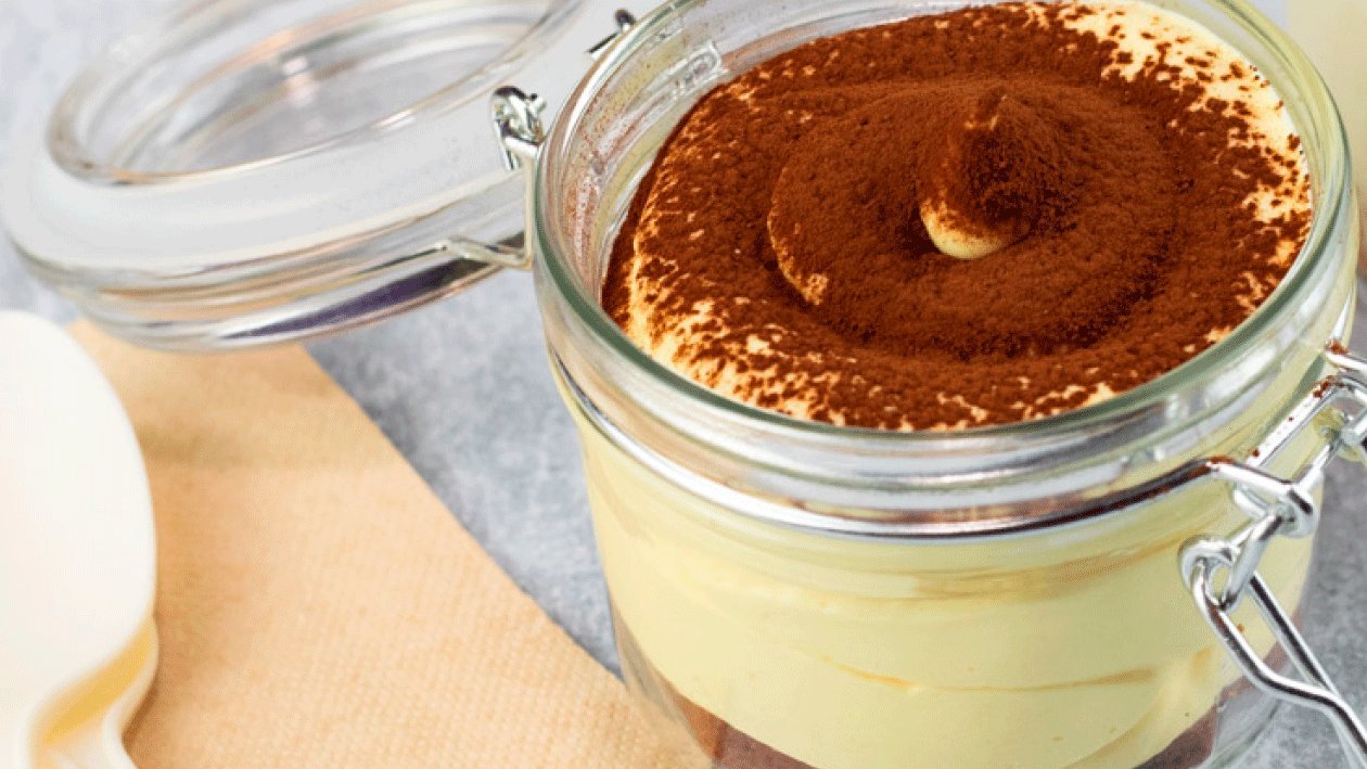 Tiramisú con bizcocho de chocolate y café Tiramisú con bizcocho de chocolate y café