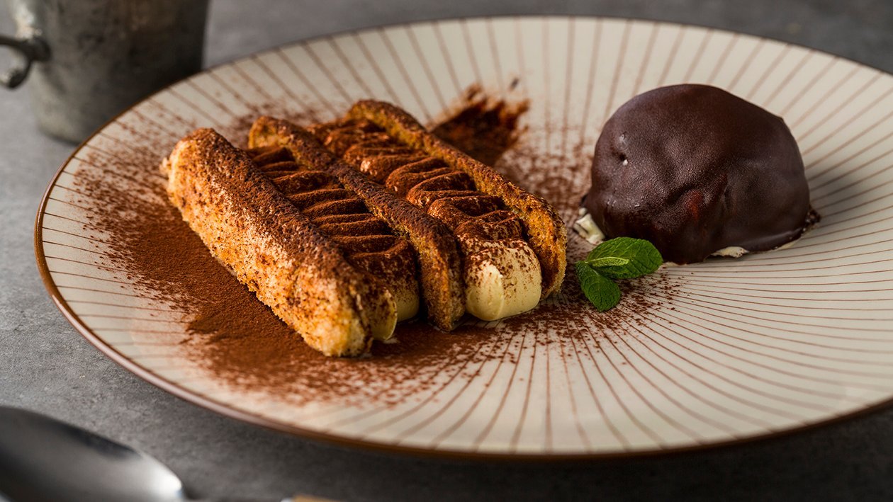 Tiramisú de cacao blanco con chocolate crujiente Tiramisú de cacao blanco con chocolate crujiente