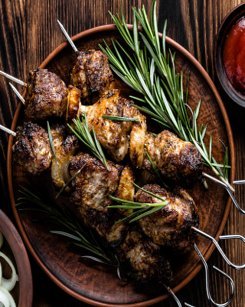 Brochetas de Cerdo Marinadas al Romero Brochetas de Cerdo Marinadas al Romero