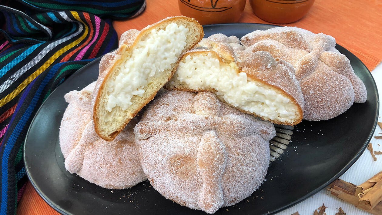 Pan de Muerto Relleno de Arroz Con Leche | Unilever Food ...