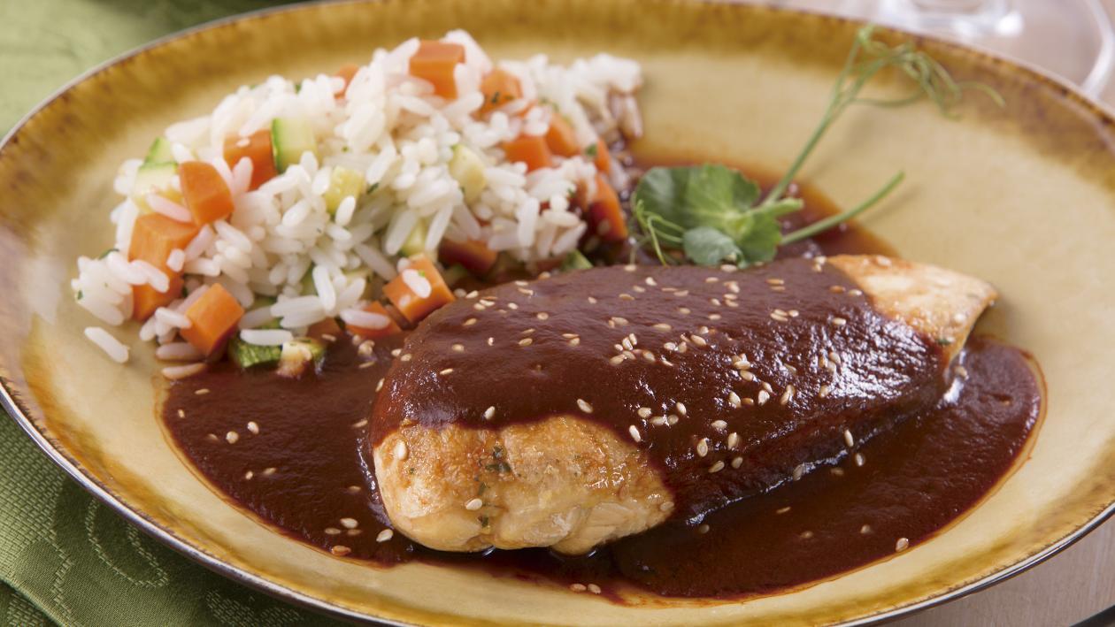 Pechuga de Pollo en Salsa de Cuatro Chiles Pechuga de Pollo en Salsa de Cuatro Chiles
