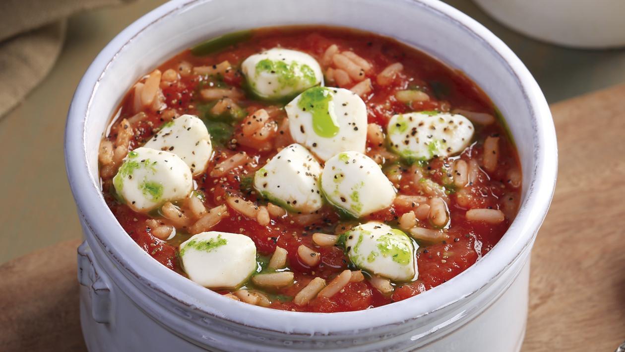 Sopa de Jitomate con Arroz y Queso Mozzarella Sopa de Jitomate con Arroz y Queso Mozzarella