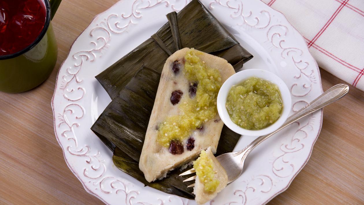 Tamales Bañados en Salsa Verde Tamales Bañados en Salsa Verde
