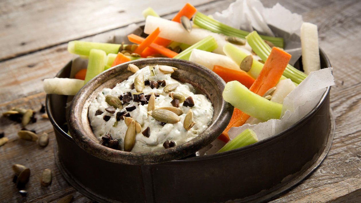 Verduras Crudité con Dip de albahaca Verduras Crudité con Dip de albahaca